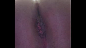 Je me dilate l'_anus pour essayer de prendre plus gros