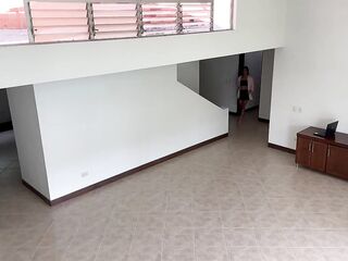 Wife caughts real state agent banging her spouse during the time that showing the abode