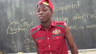 Pelacur gay berkulit hitam menerima penis hitam besar tanpa kondom di pantat mereka yang sempit.