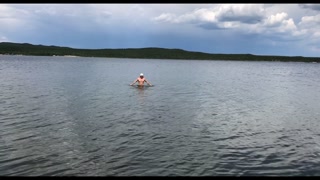 Jeg svømmer nøgen og rykker ud på en offentlig strand....Jeg tror, de bemærkede mig?!