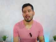 Mi Roomie me penetra a pelo en mi cama mientras ve videos pornos de hetero! Relato sexual