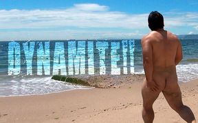 Young muscle man wank in the beach