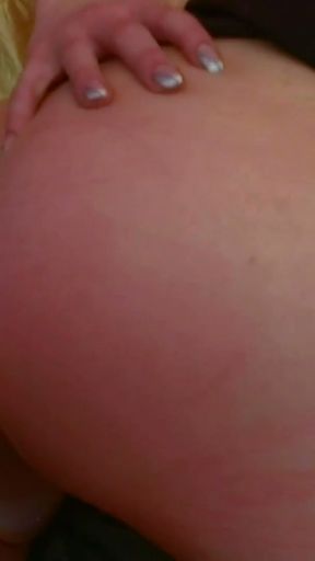 Simone und Lussy 20 Jahre unerfahren kneten ihre festen Titten und probieren den umschnalldildo ihre Mutter aus   Clip 2