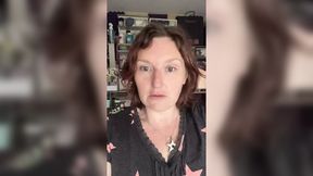 Mature MILF flashes her massive natural mounds after postman interrupts her