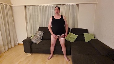 Orgasmus auf dem Sofa in POV