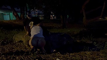 Aline Tavares e Matheus Lupan - o safado foi para a matar fumar e eu fui atrás dele para chupar seu pau e levar muita rola no meu cuzinho - transamos até sermos flagrados pelados na rua