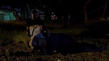 Aline Tavares e Matheus Lupan - o safado foi para a matar fumar e eu fui atrás dele para chupar seu pau e levar muita rola no meu cuzinho - transamos até sermos flagrados pelados na rua