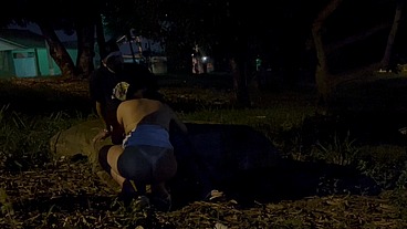 Aline Tavares e Matheus Lupan - o safado foi para a matar fumar e eu fui atrás dele para chupar seu pau e levar muita rola no meu cuzinho - transamos até sermos flagrados pelados na rua