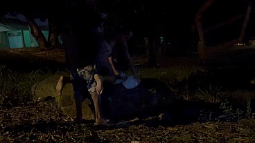Aline Tavares e Matheus Lupan - o safado foi para a matar fumar e eu fui atrás dele para chupar seu pau e levar muita rola no meu cuzinho - transamos até sermos flagrados pelados na rua