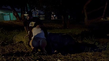 Aline Tavares e Matheus Lupan - o safado foi para a matar fumar e eu fui atrás dele para chupar seu pau e levar muita rola no meu cuzinho - transamos até sermos flagrados pelados na rua