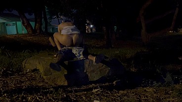 Aline Tavares e Matheus Lupan - o safado foi para a matar fumar e eu fui atrás dele para chupar seu pau e levar muita rola no meu cuzinho - transamos até sermos flagrados pelados na rua