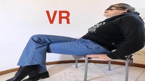 Fully dressed crossed legs orgasm in 3D VR