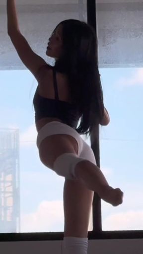 Athletic blonde GF gives a nasty ass-to-mouth blowbang