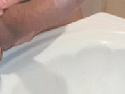 Me encanta tocarme en toda la casa con mi gran polla sabrosa