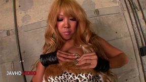 Blonde Runa Anzai Gives Steamy Asian Blowjob Thrills Threesome Fans