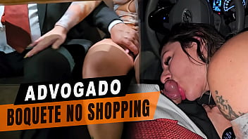 Cristina Almeida Chupando Advogado no Shopping na frente do Marido Corno