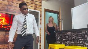 a unica maneira de tiffany satisfazer seus desejos sexuais e com seu seguranca particular intenso e hardcore a patroa ficou com cu rasgado e negao e bbc tiff