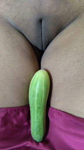 Desi Saira Bhabhi Cucumber in Pussy Close-up Masturbation