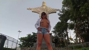 gostosa dos seios lindos fazendo sexo e exibicionismo em famoso ponto turistico