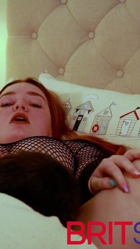 18-year-old British redhead gets her cunt eaten