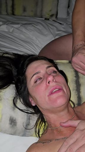After concert hotel sex ends with massive facial