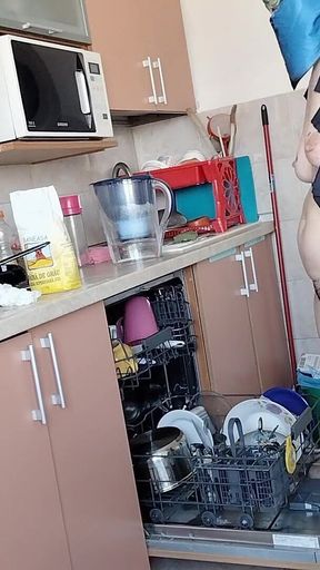 Sexy Naked Stepmom in the Kitchen Amateur Wife Does Housework Naked.