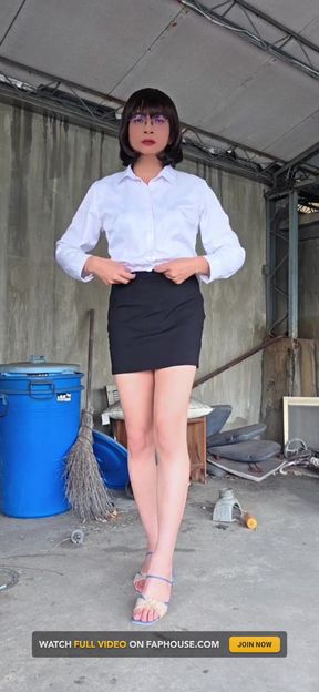 Shemale Tingxuan Wears a Chastity Cage