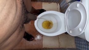 Real Pissing Porn. Golden Shower Peeing