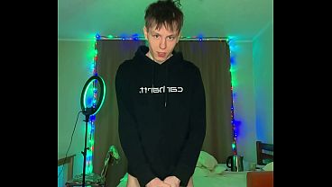 Look At How Much Cum This Hungry Twink Can Spray