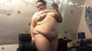 fat white girl buttcrack cleaning - then stripping totally naked to smoke