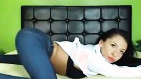 ”Charming Arab Webcam Hottie Masturbates”