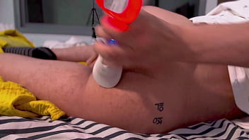 سالب كويتي يلعب بالـ vibrator - Arab Kuwaiti gay anal gaping with vibrator
