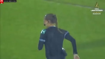 Women Soccer Wetlook Rain / F&uacute_tbol Femenil con lluvia - Chicas mojadas en la cancha