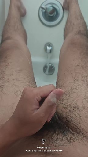 Wanking out in the tub feeling the urge