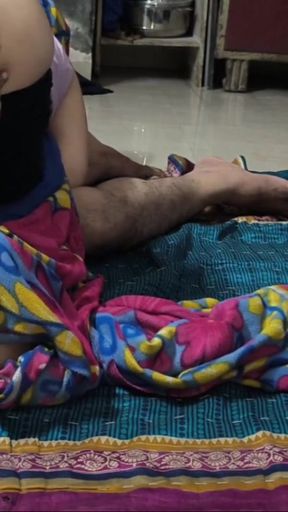 Annu bhabhi ke massage full body enjoy hindi   Clip 1