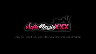 Matang cougar MILFs Sofie Marie dan Ema mendapatkan mereka punggung fucked keras dalam buatan sendiri klip dengan penggetar