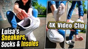 4K clip | Luisa’s Worn Waitress Sneakers – Socks, Insoles & Close-Up Foot Details in VR