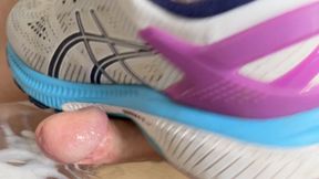 A Giantess Shoejob Dream comes true - Giantess Leila crushes tiny men under her well worn Asics Kayano Sneakers and before she is giving a shoejob on a glass table spreading the cum on the tinies - shrinking fetish - Giantess - Shoejob - CBT - Cock Trampl