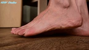 LATINA GILF! UNAWARE GIANTESS crushes micros under her GRANDMA FEET! Pt 2 - MOV