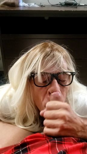 Sandy rides a cock and takes a facial