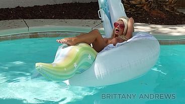 Brittany Andrews Confident Solo Play Voluptuous Curves Heat!
