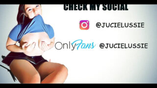 Una sgualdrina dal culo grosso si masturba da sola in bagno, con dildo e vibratore sulla sua figa succosa