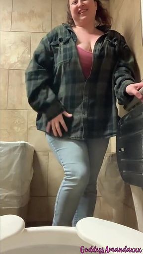 Curvy Brunette Going to the Toilet Four Times