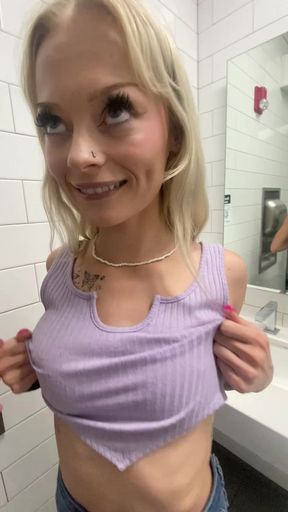 Teen Girl Getting Fucked in Public Bathroom