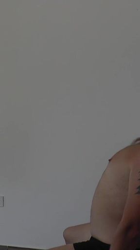 Mistress Dyanna Slap the Slave's Head!