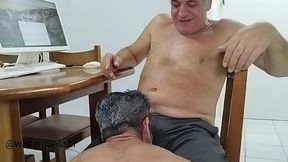 walterguess - massoterapeuta veio em casa e deu um trato na minha pica - massagem no urso dotado