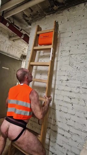 Very Hairy Builder