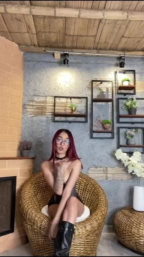 Delgad Girl with Perfect Cushroom Masturbates at Home with Your Toy Sex