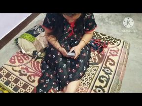 Bhabhi boyfriend se baat kar rahi thi dever ne dekh liya or pel diya.