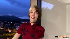 Oney, belle coquine, s'_offre deux bites pour son cul